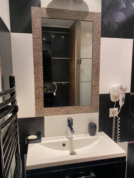 Lovely 1-Bedroom Apartament With Free Parking София Экстерьер фото
